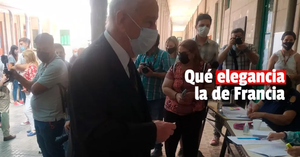 De punta en blanco, el papá de Susana Laciar acompañó a su hija a votar