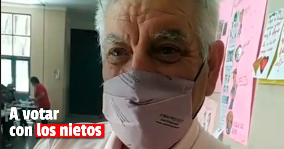 Un abuelo sanjuanino fue a votar junto a sus nietos