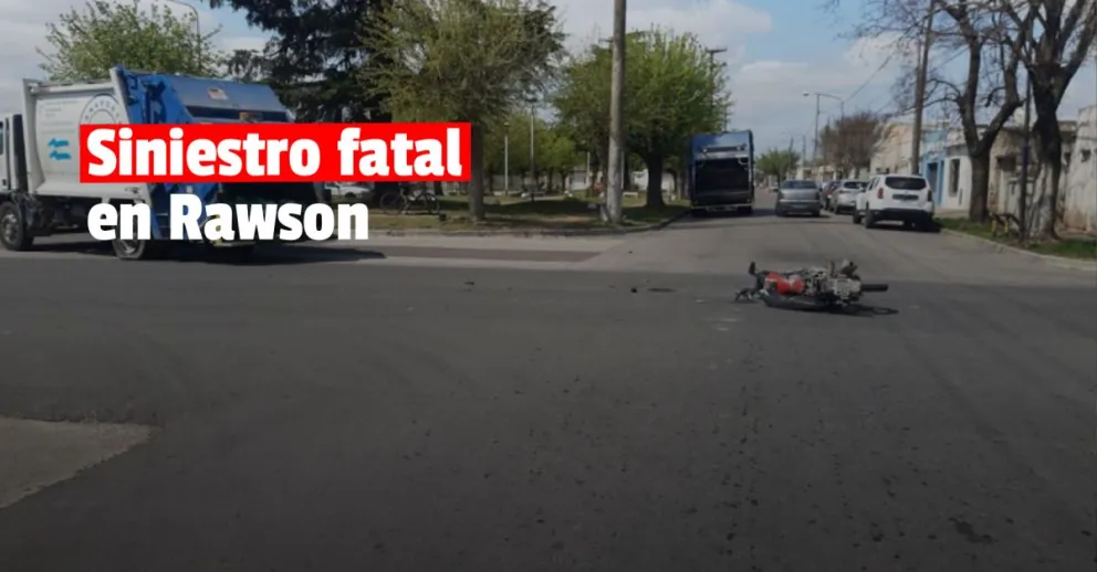 Un motociclista chocó con un camión de residuos y murió