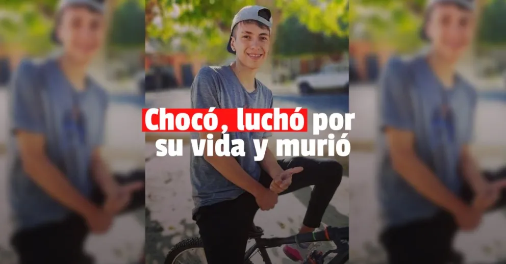 Un joven chocó contra un colectivo y falleció 