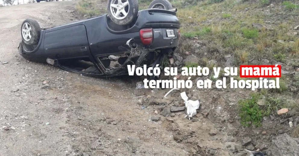 Volcó en su auto y su mamá debió ser internada 