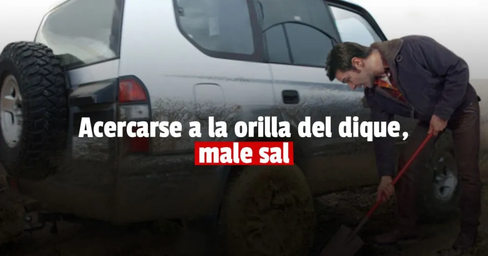 Se les atascaron los vehículos en la orilla del dique y debieron ser rescatados