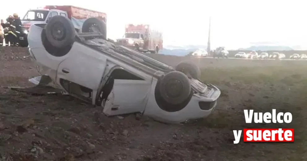 Un hombre volcó en su automóvil y resultó ileso