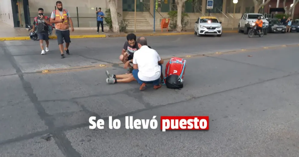 Un auto atropelló a un delivery en el centro sanjuanino 