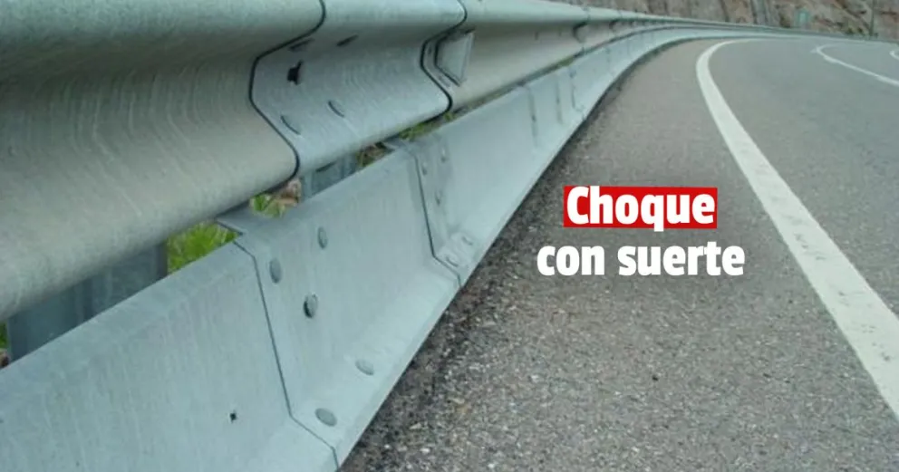 Un auto se fue contra el guardarrail en plena Circunvalación