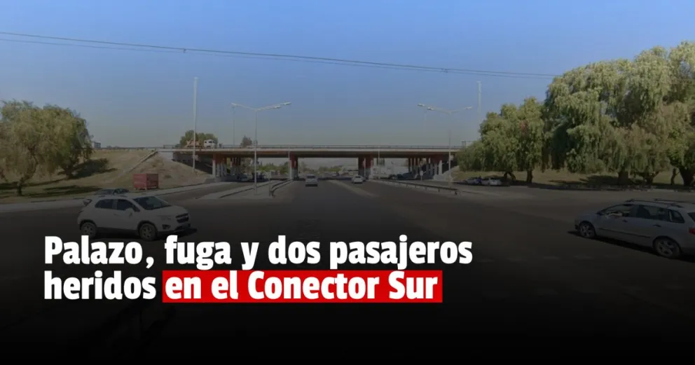 Un auto chocó a un colectivo en el Conector Sur y escapó 