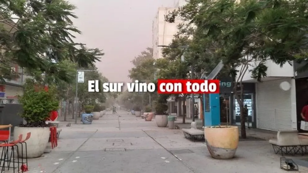 Con mucha tierra y fuertes ráfagas, llegó el Sur