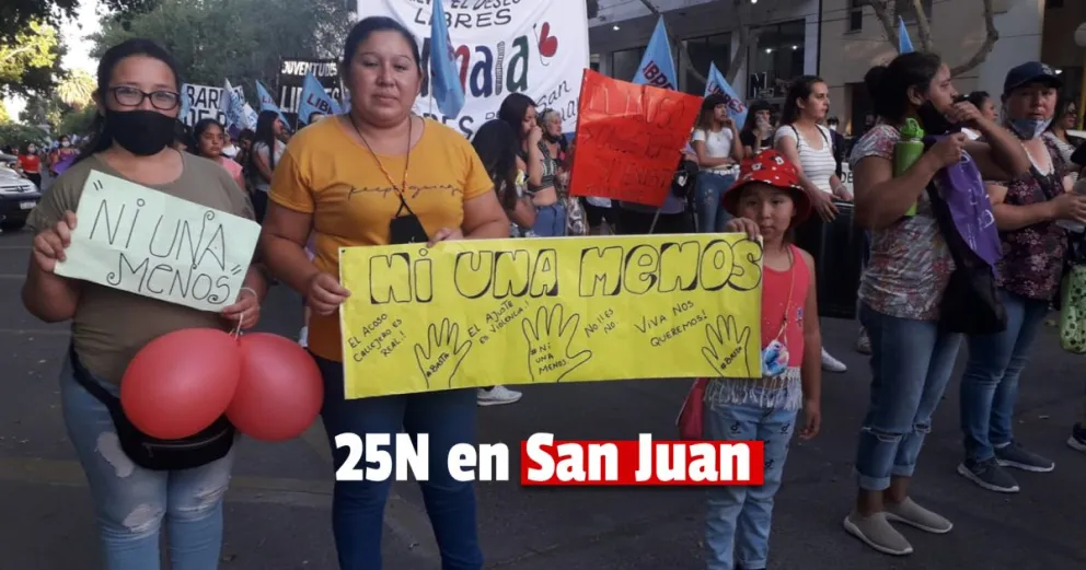Multitudinaria marcha en San Juan en contra de todo tipo de violencia contra la mujer