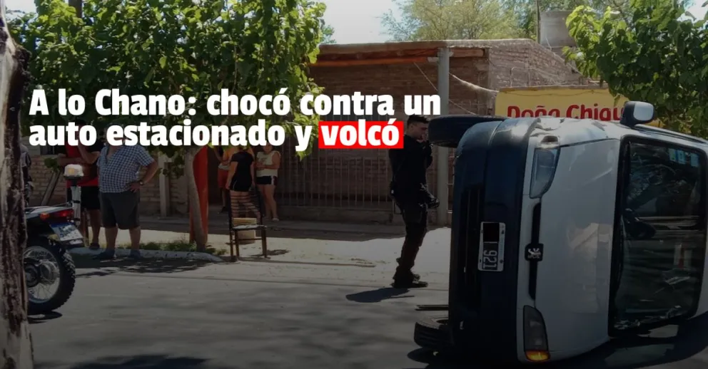 Perdió el control del auto y volcó