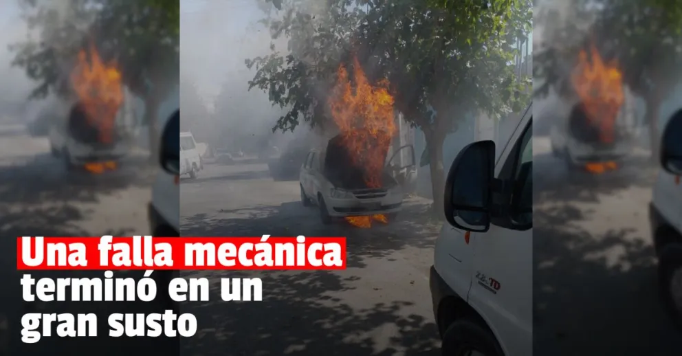 Un taxi sufrió una falla mecánica y terminó prendido fuego