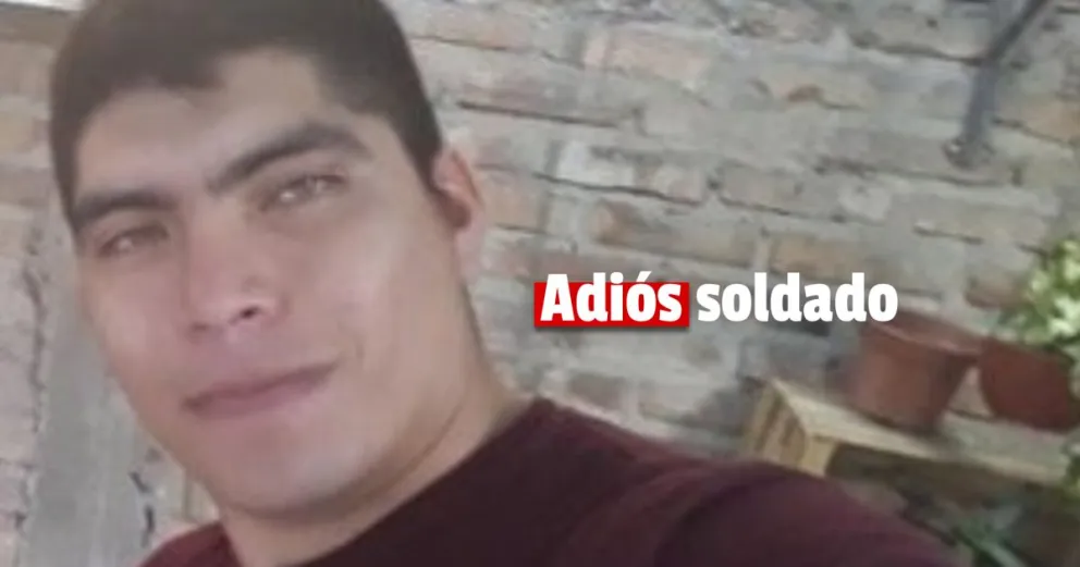 Las redes despiden a Santi, el joven que viajaba en moto y murió tras impactar contra un árbol