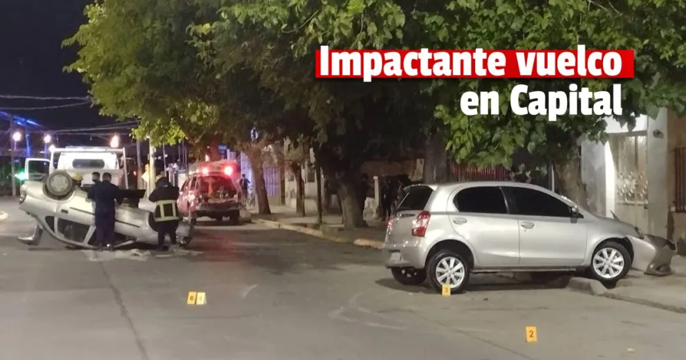 Choque y vuelco frente al Teatro del Bicentenario 