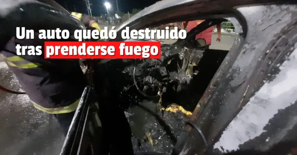 Un auto se incendió en Pocito, los Bomberos no pudieron hacer nada