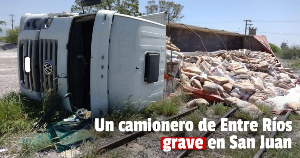 Sarmiento: un camionero volcó y está grave