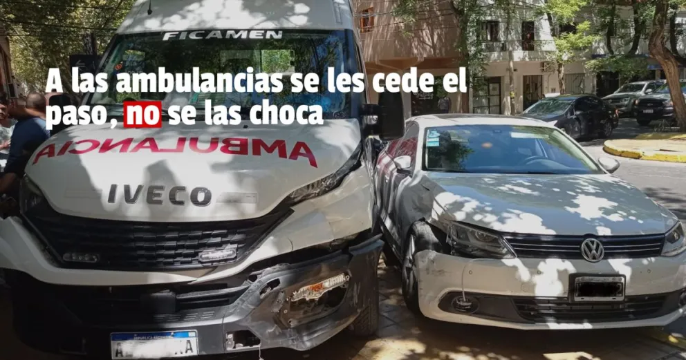 Un choque entre una ambulancia y un auto terminó con dos heridos 