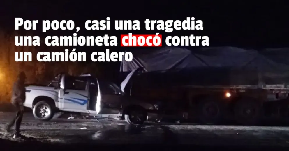 Una camioneta chocó contra un camión 