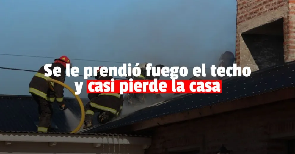 Estaba arreglando el techo de la casa y se le prendió fuego