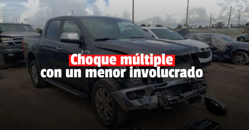 Un menor de edad perdió el control de un vehículo y chocó contra varios autos estacionados